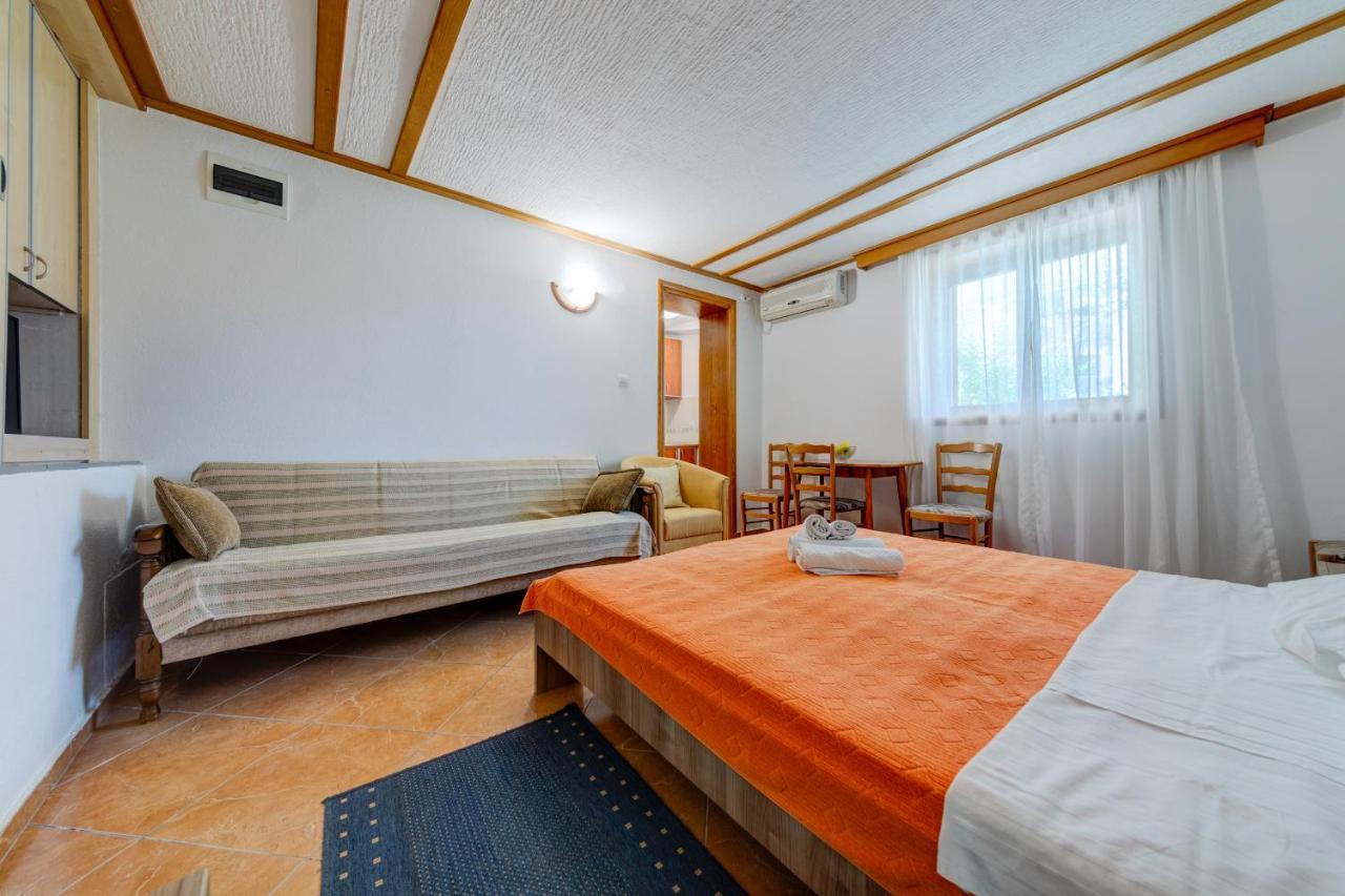 Olive Garden * Sveti Stefan